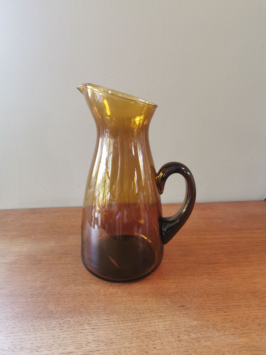 Pichet haut vintage verre couleur ambre