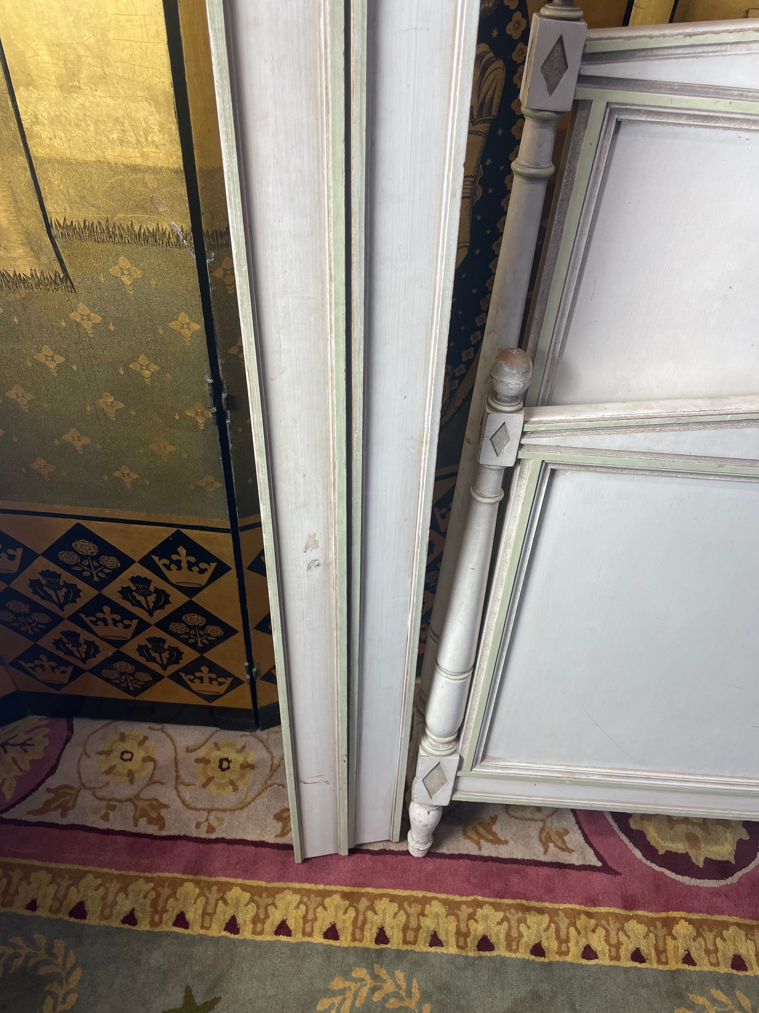 Children's bed Louis XVI style