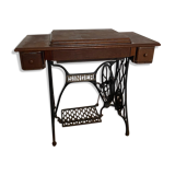 Table sewing machine singer