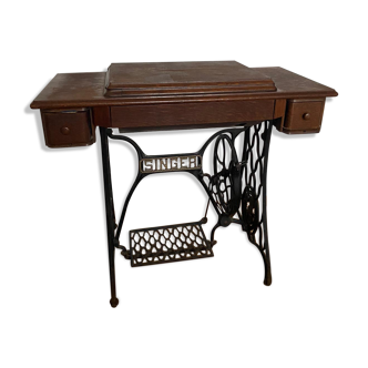 Table sewing machine singer