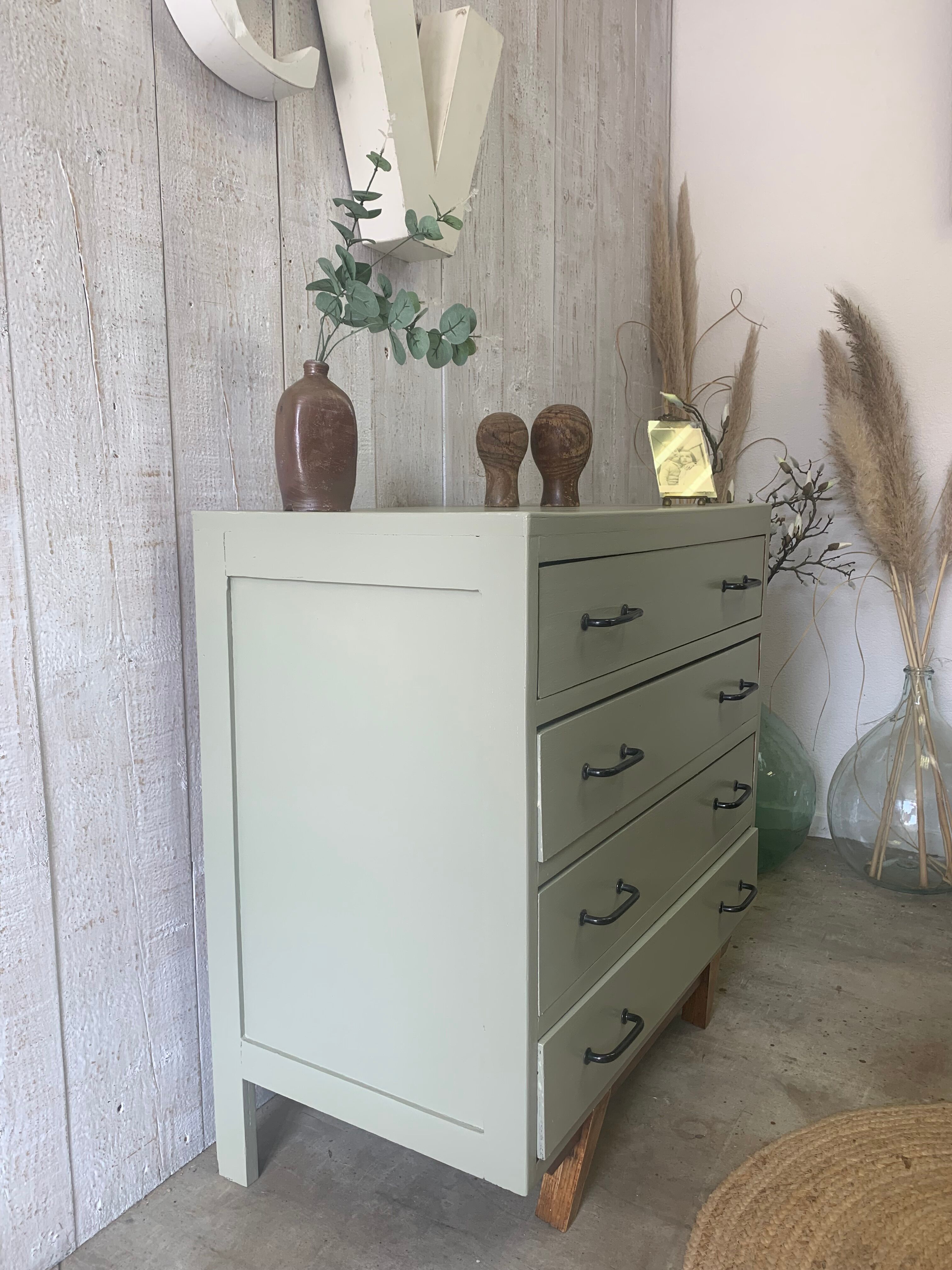 60s dresser