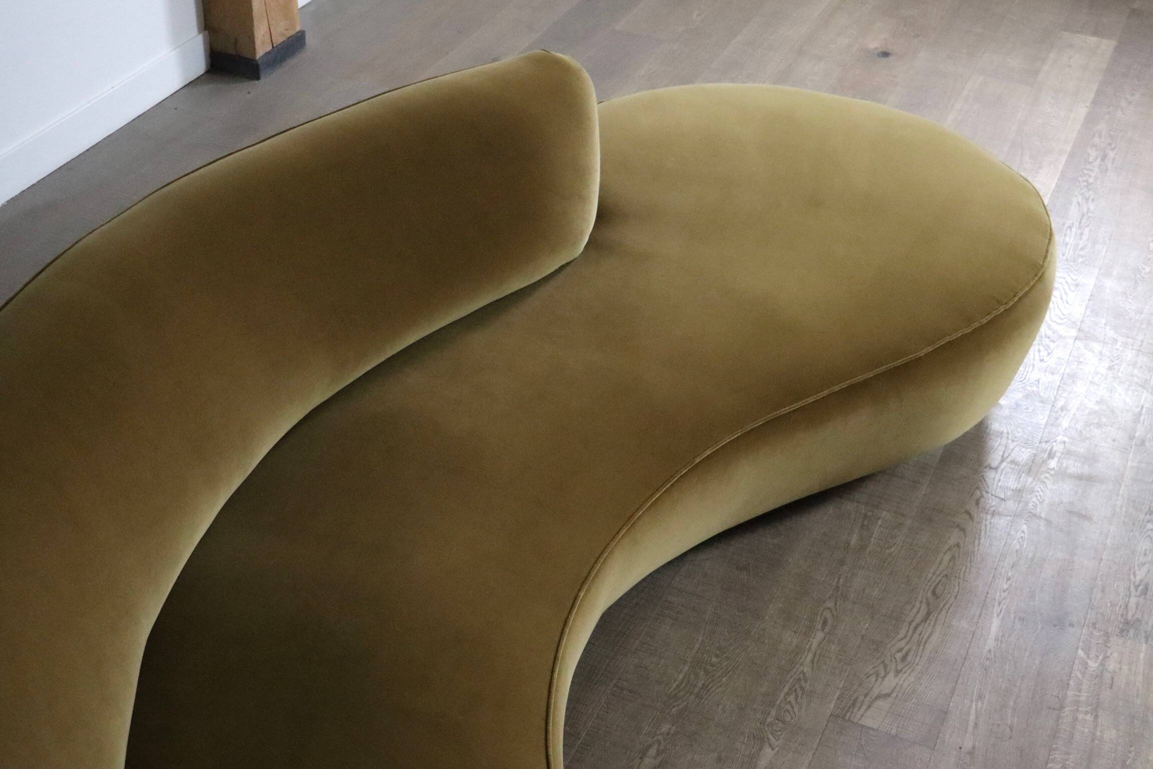 Vladimir Kagan serpentine sofa in velvet for Directional USA 1999