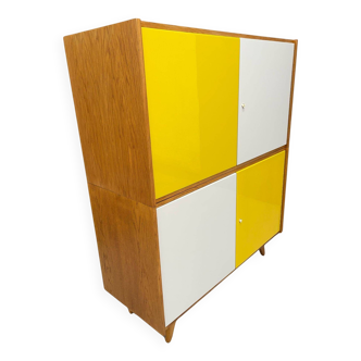 Armoire U-450 en placage de chêne, variante jaune et blanc, Jiří Jiroutek pour Inte