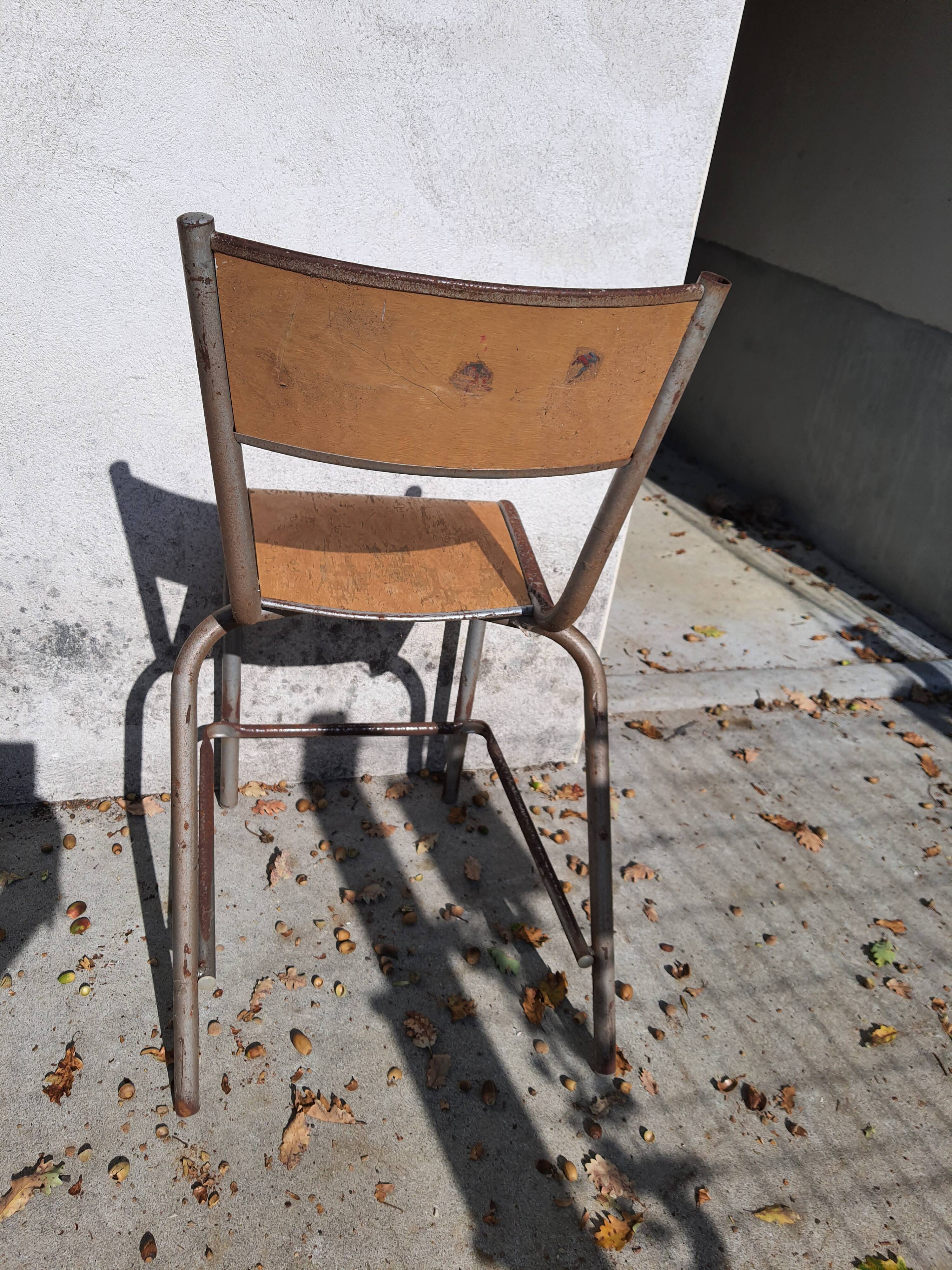 Lot of 6 vintage school chairs