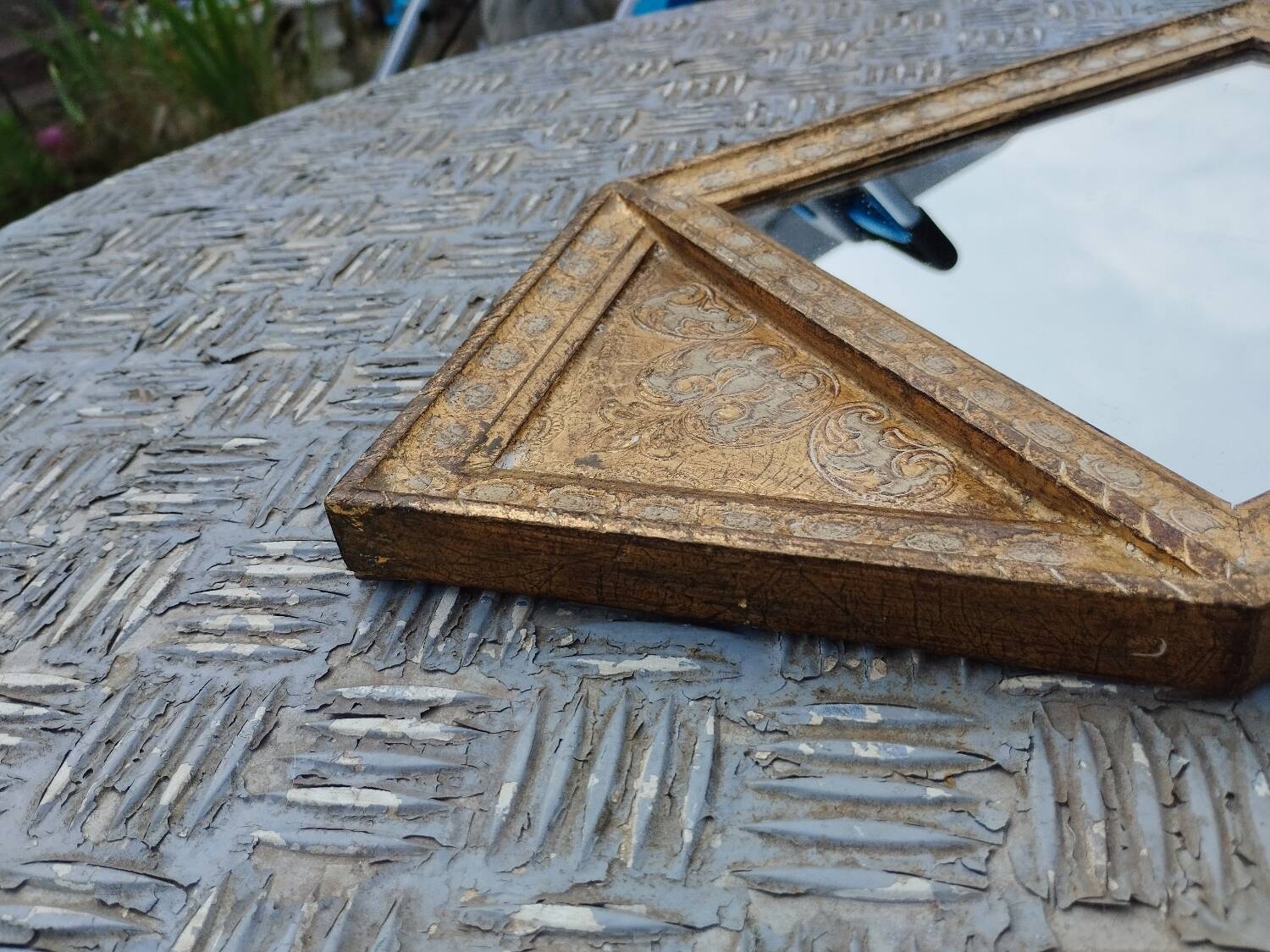 Antique Venetian mirror in gilded wood