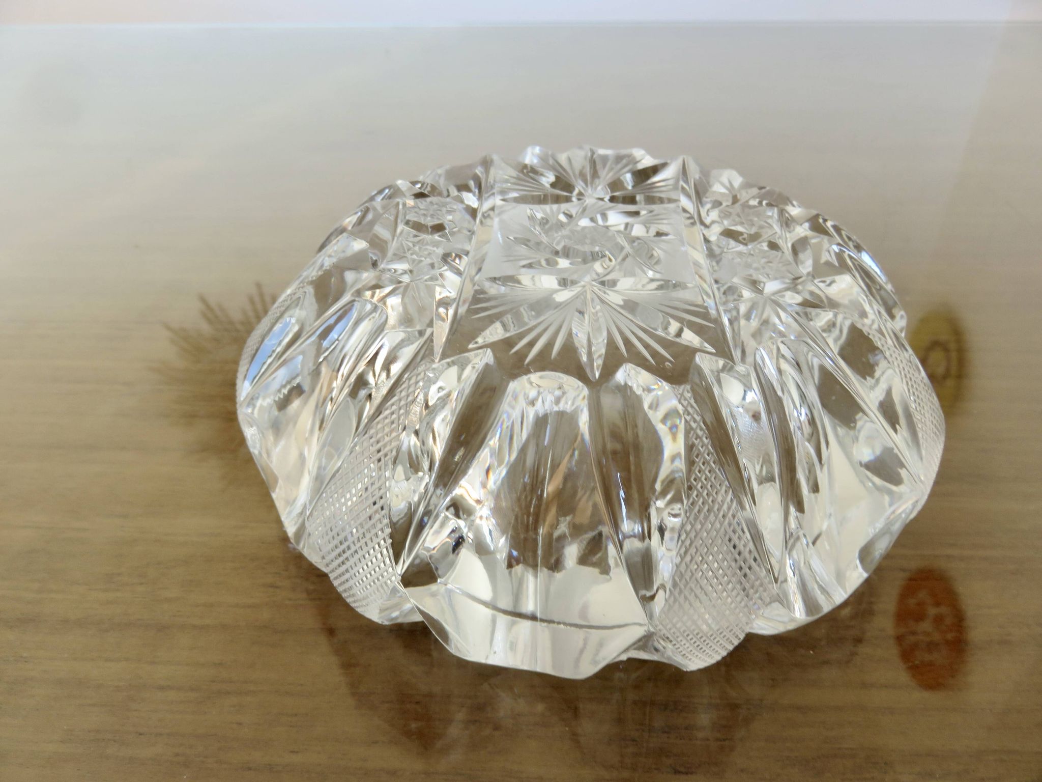 Impressive Bohemian crystal ashtray, crafted and engraved, 1950s.
