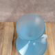 Vase en opaline bleue sur pied – vintage
