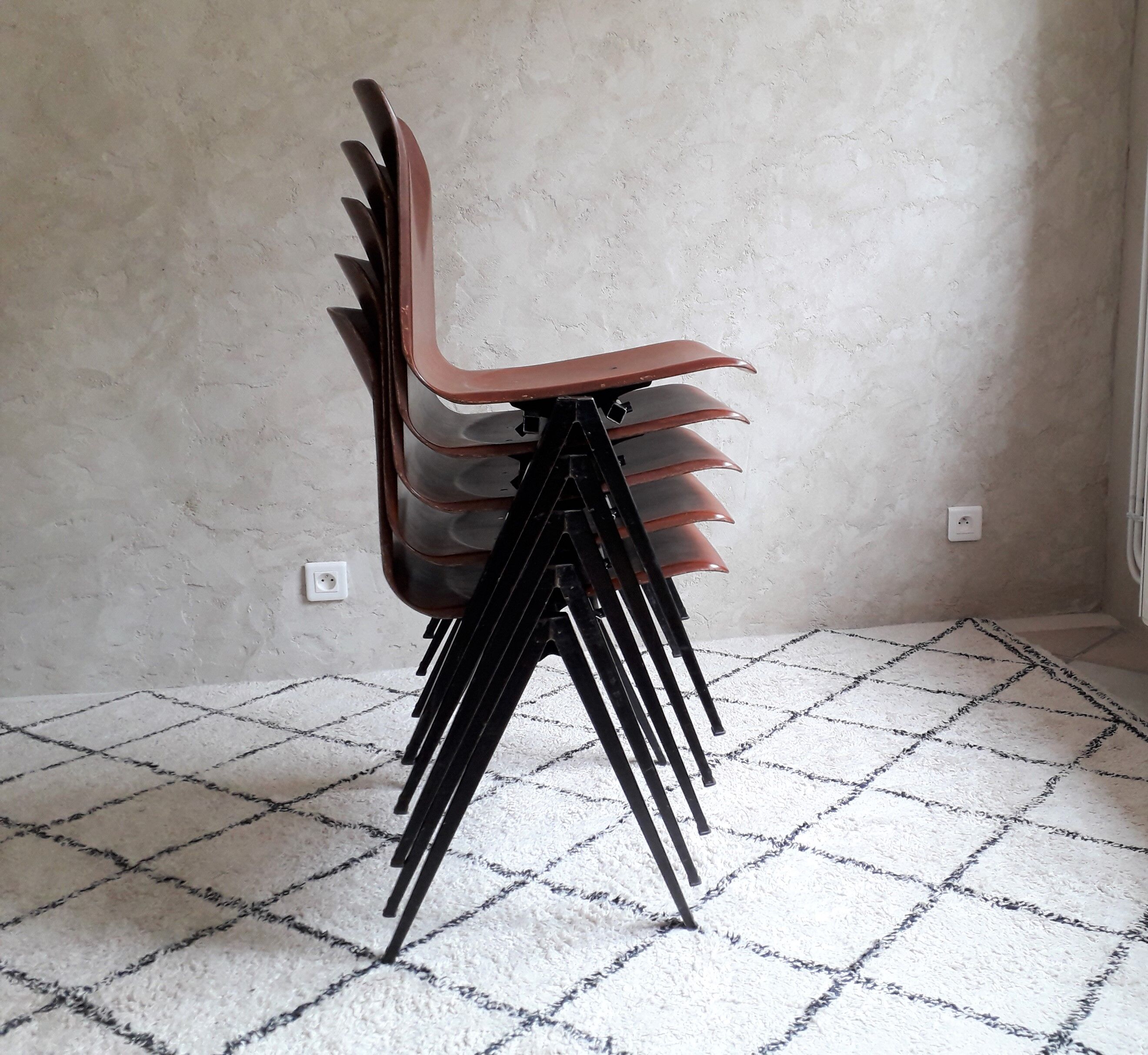 Set of 5 stackable 60s Pagholz chairs