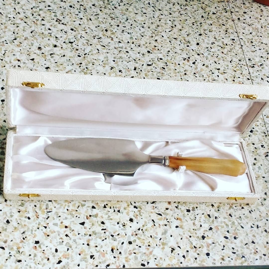 Vintage cake shovel