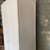 Armoire parisienne repeinte