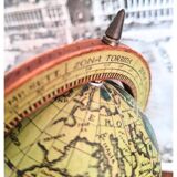 Globe terrestre en bois vintage