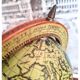 Globe terrestre en bois vintage