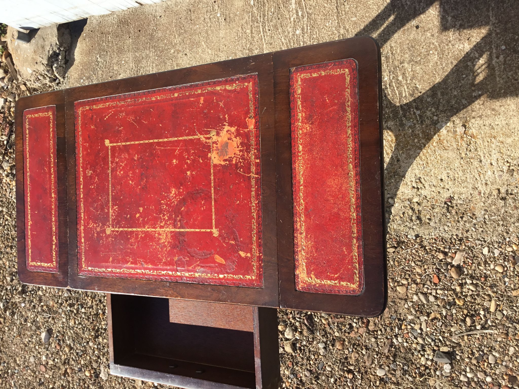 Table basse dessus cuir
