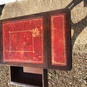 Table basse dessus cuir