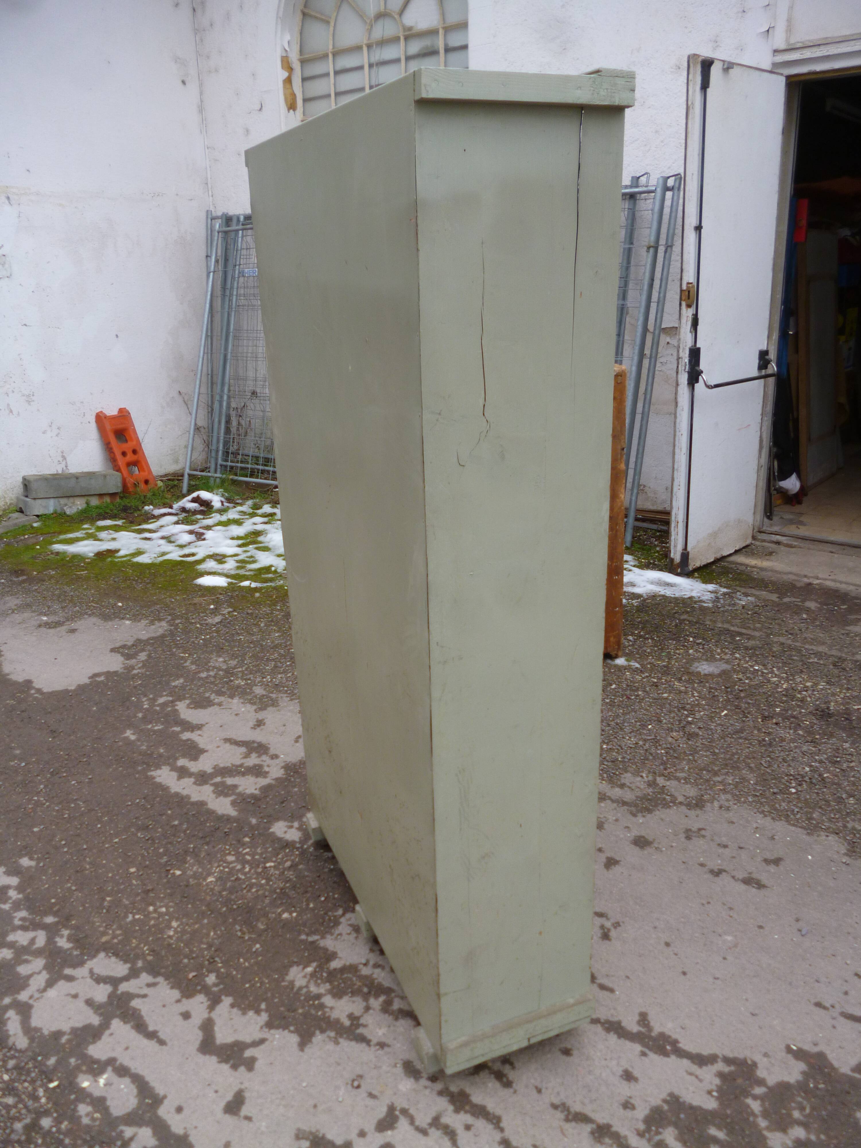 Workshop shelf in old wood green patina