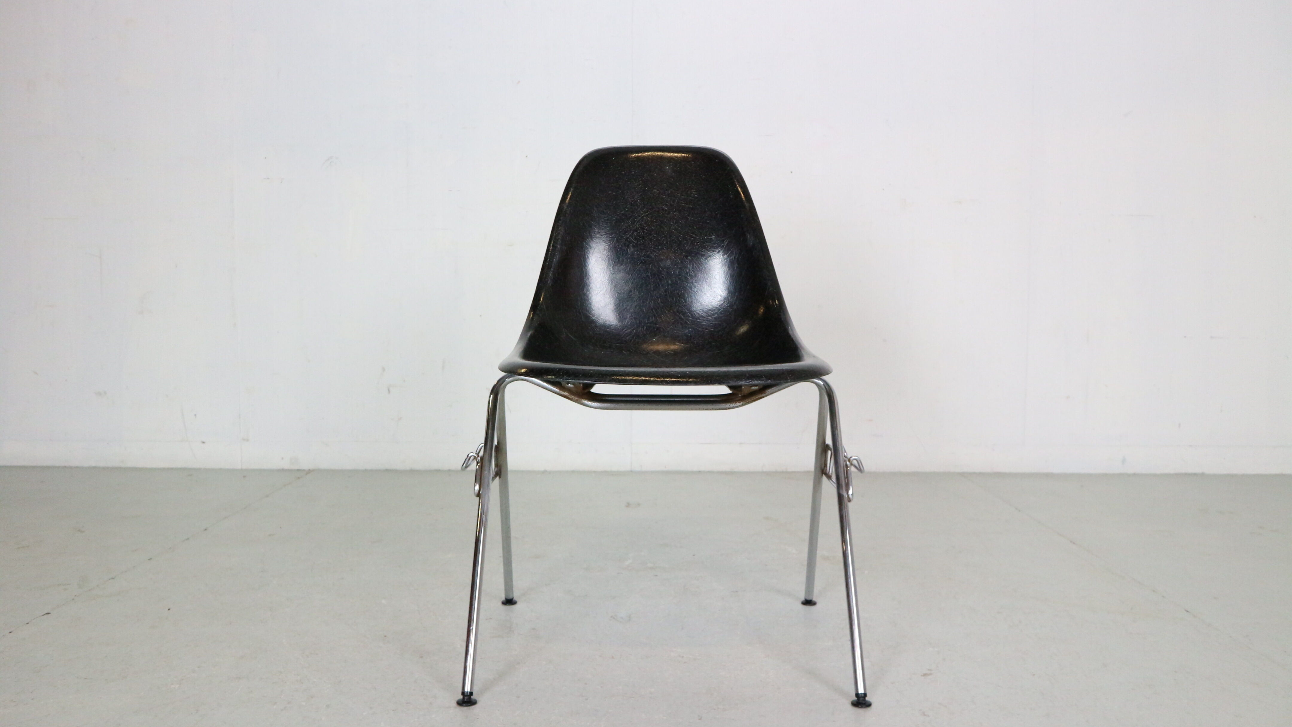 Charles & Ray Eames "DSS" Black Dinning Room Chairs For Herman Miller, 1974