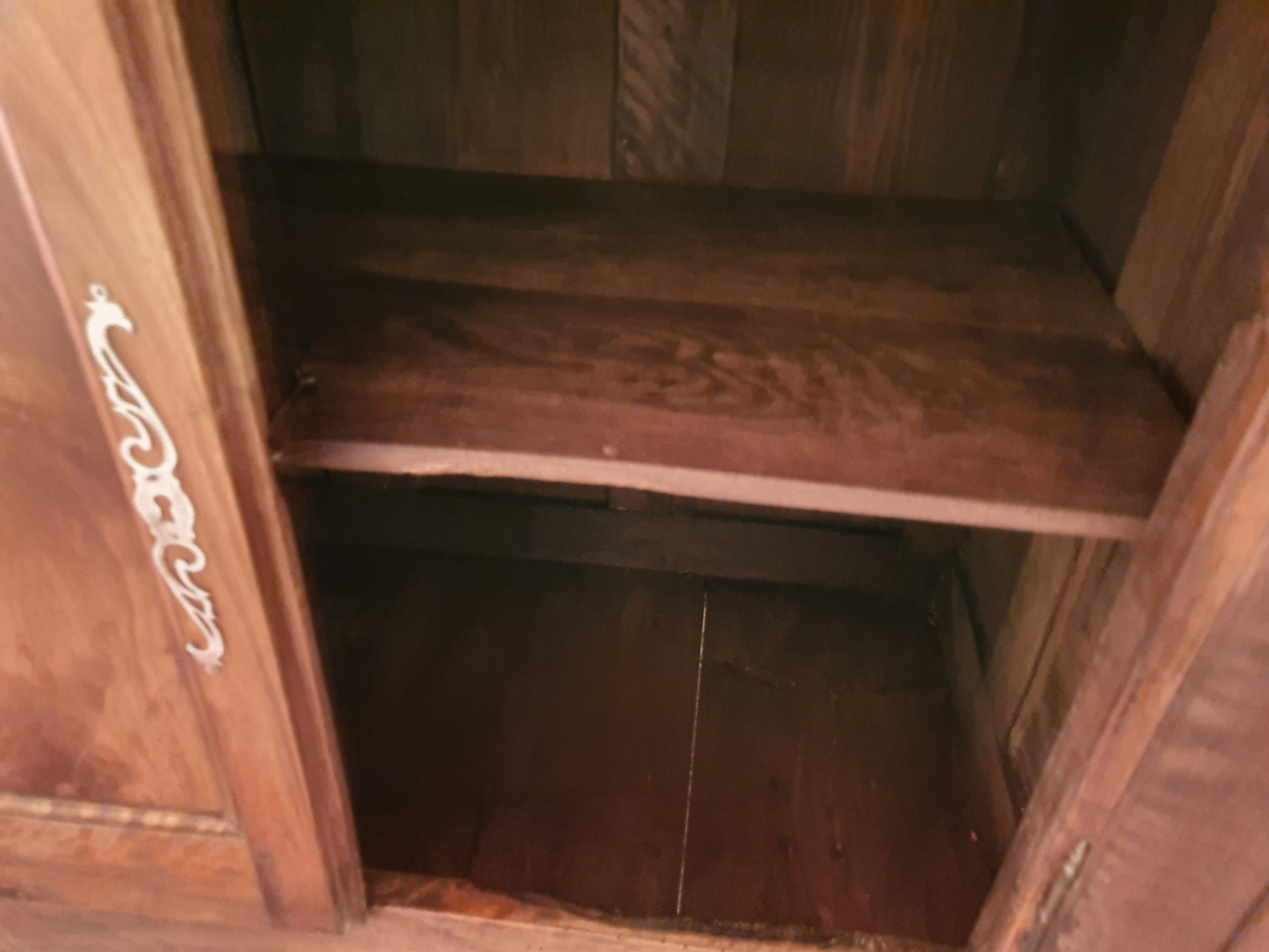 Buffet at the height of support period 18th in walnut