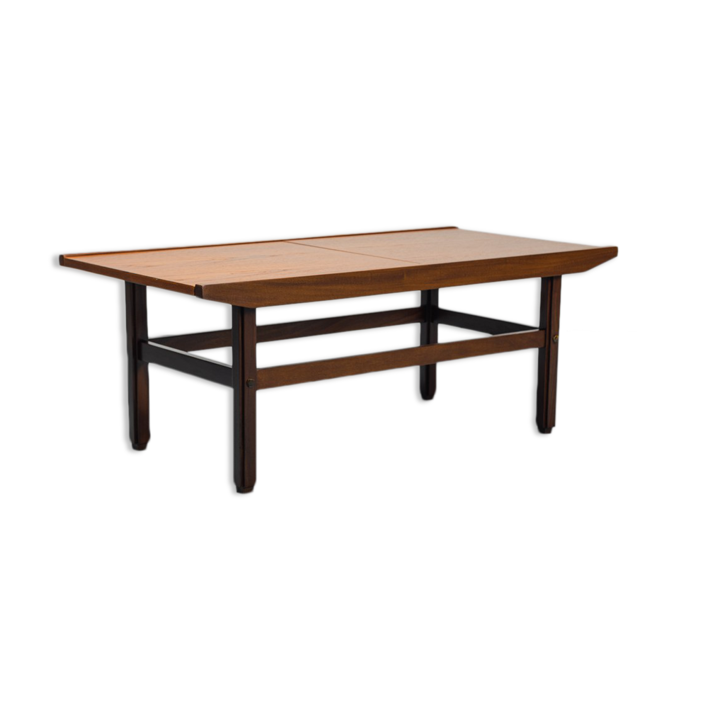 Extendable coffee table in teak