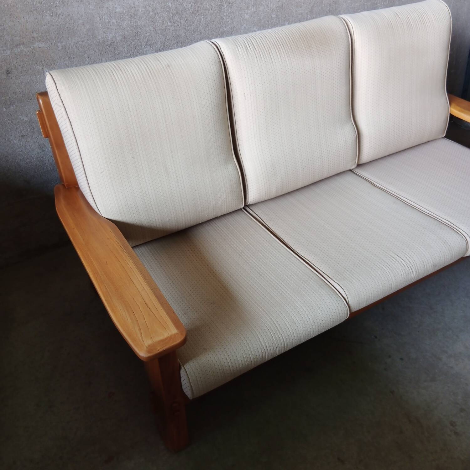Three-seater canapé from the 1950s in elm.