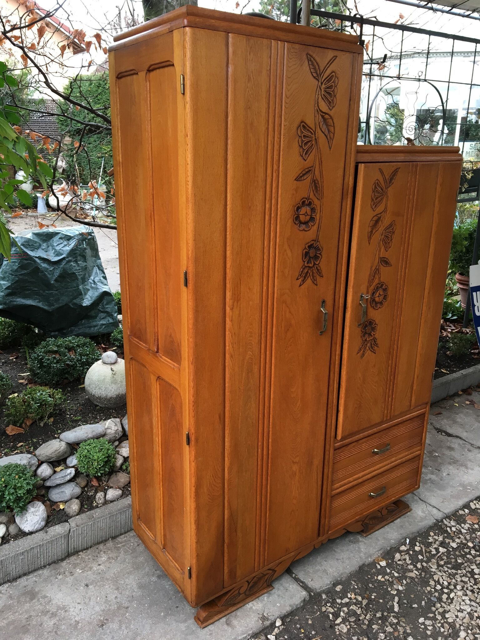 Asymmetrical parisian wardrobe