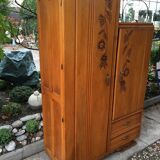 Asymmetrical parisian wardrobe