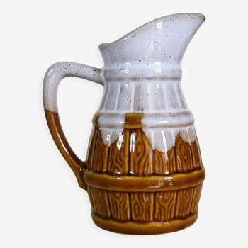 Two-tone pitcher