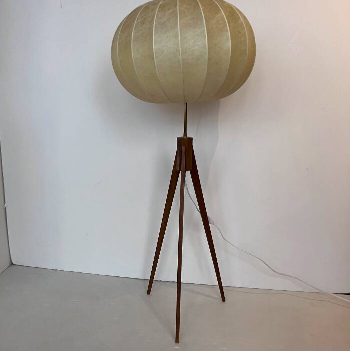 Lampadaire vintage tripode teck et abat-jour cocoon