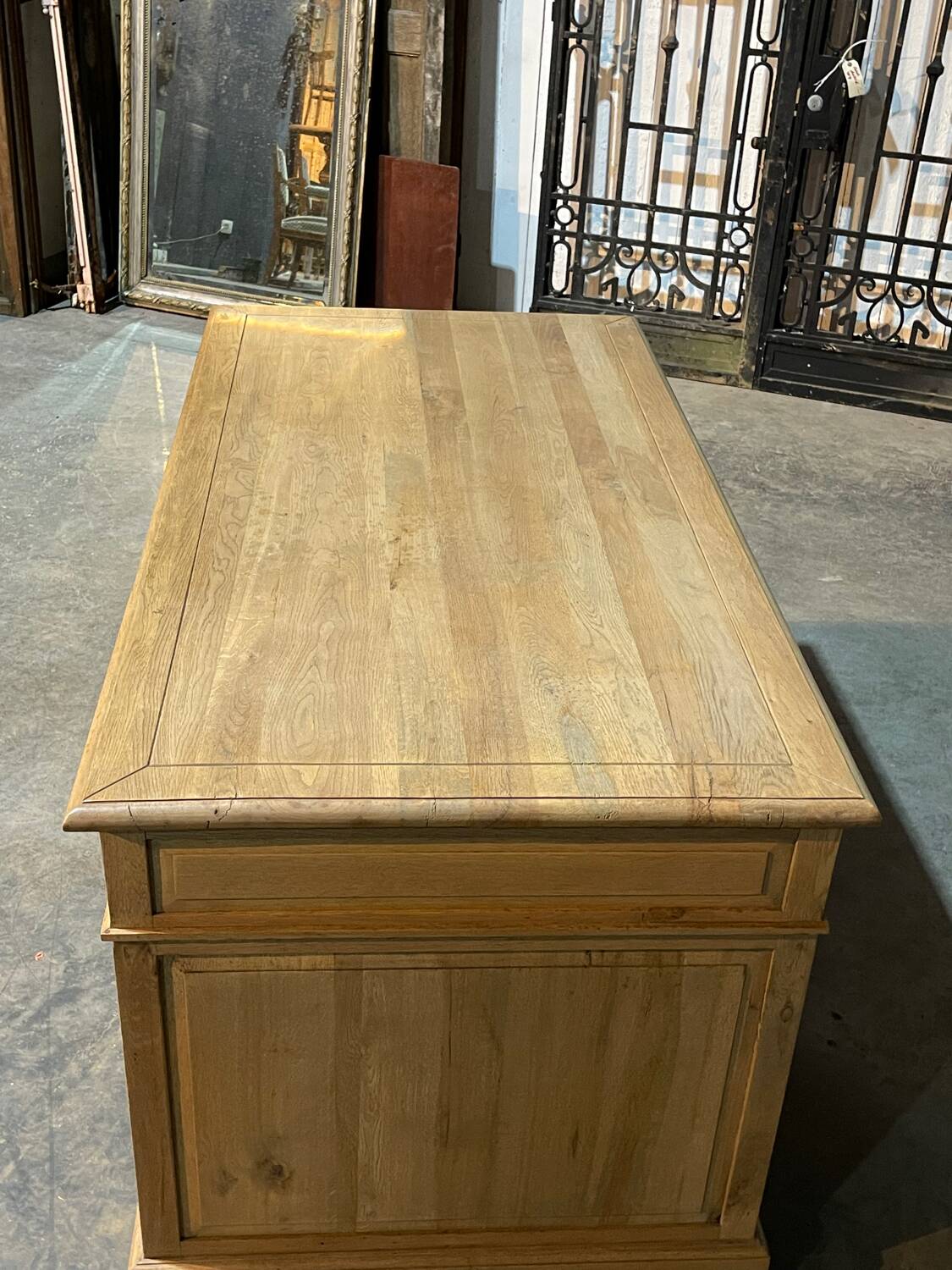 Flat oak desk