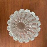 Vase vintage en verre sculpté