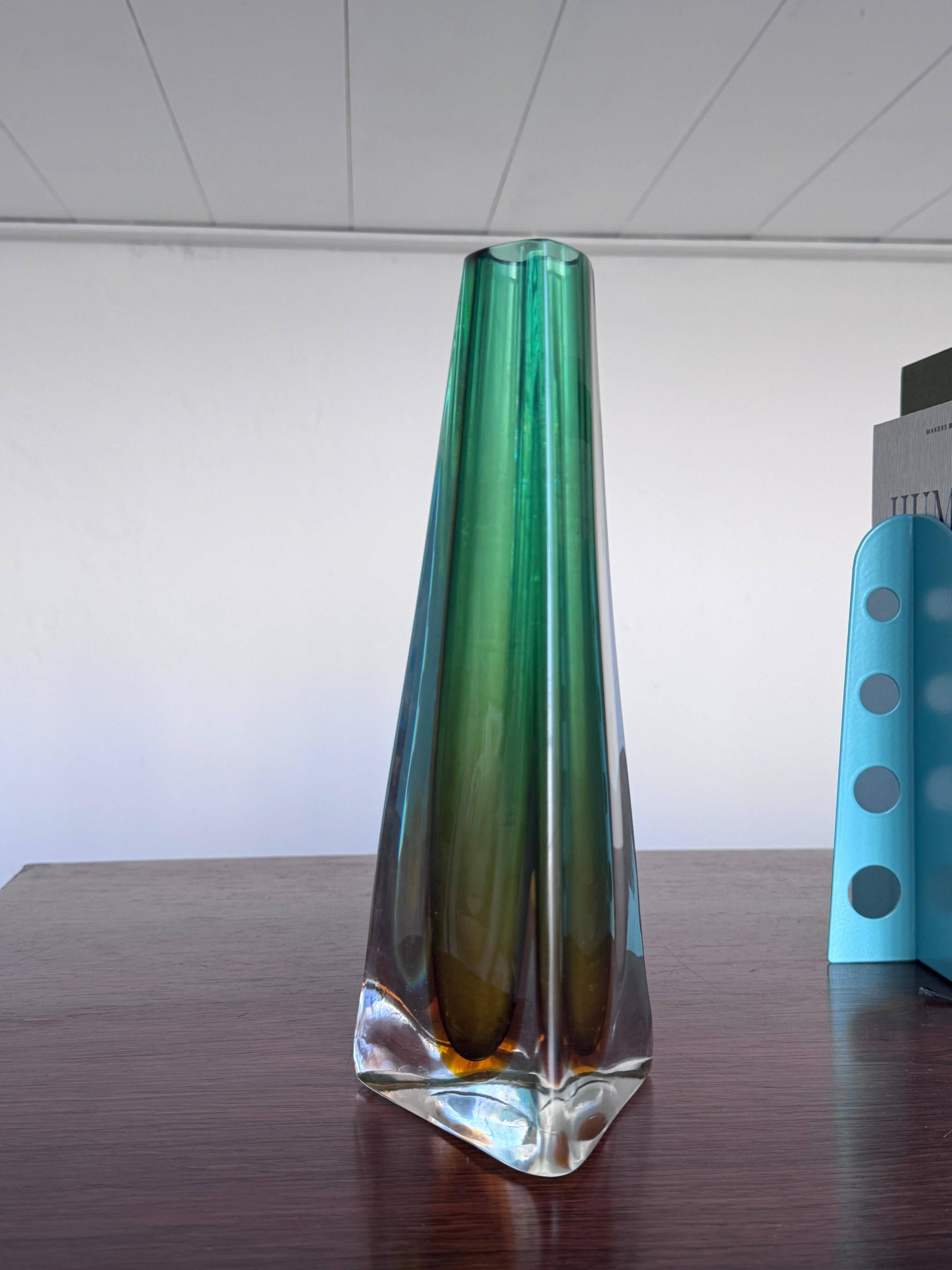 Sculptural Murano green sommerso Glass, triangular shape , 1970's Italian design