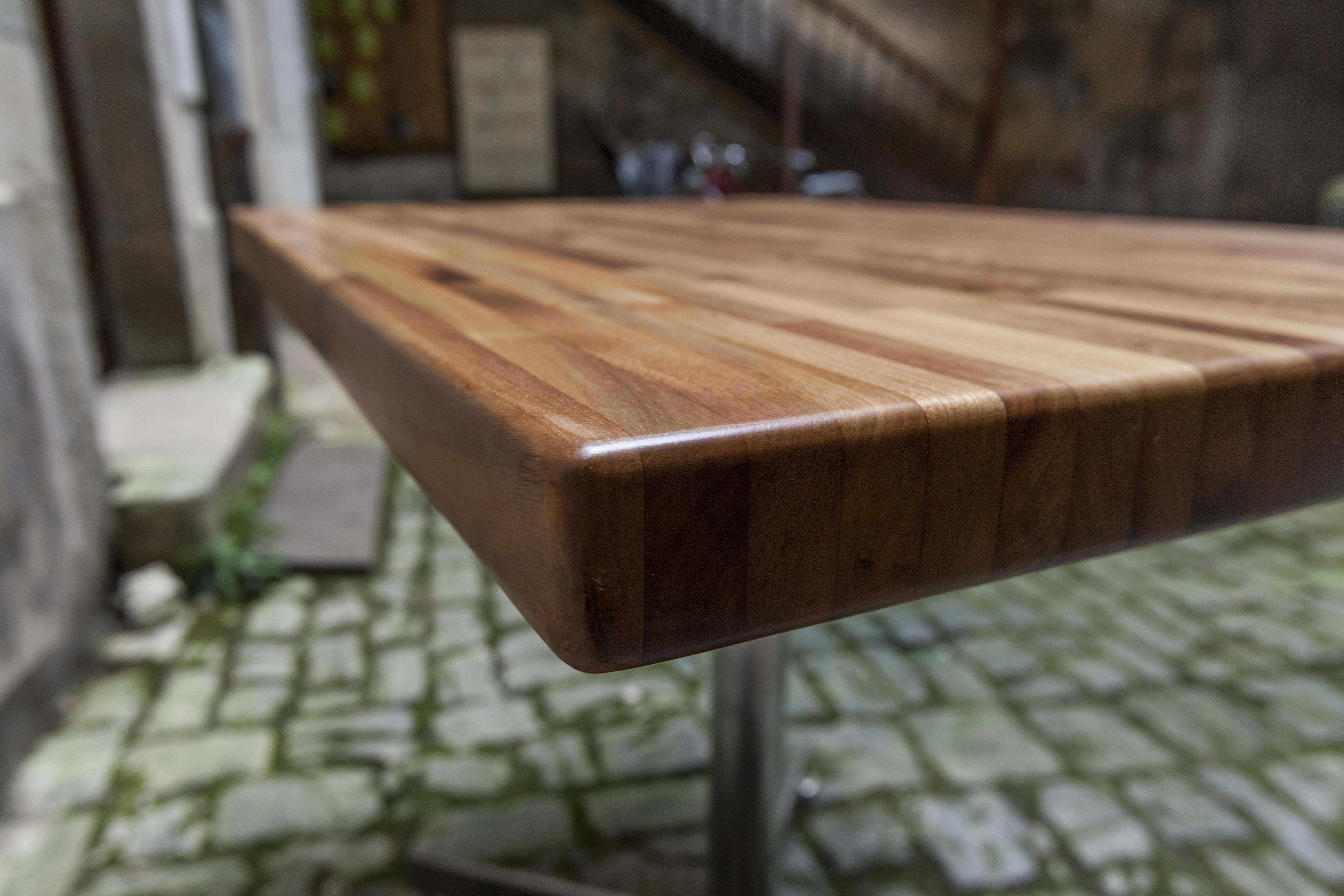 Table en noyer lamellé collé des années 60