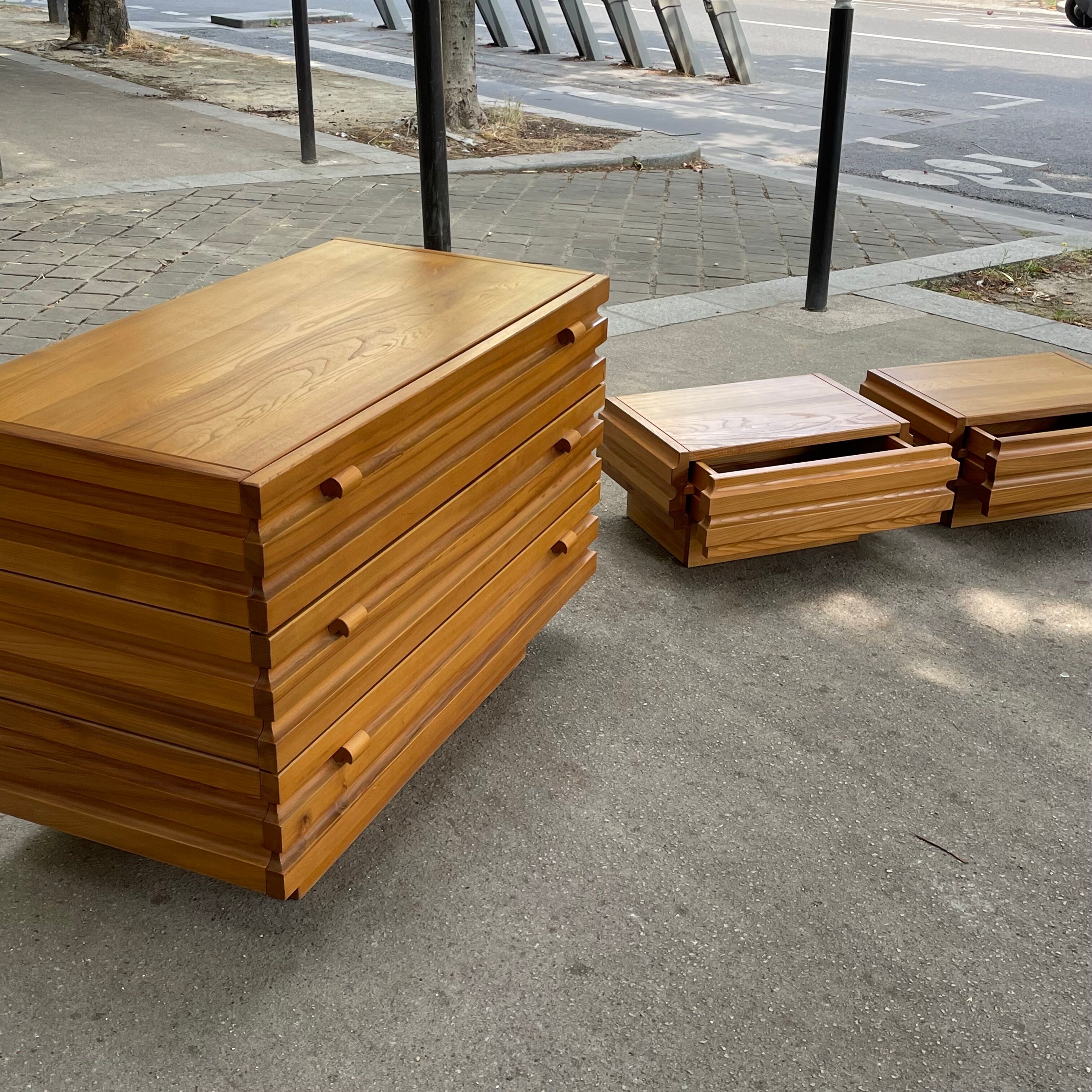 Brutalist chest of drawers in solid elm, Maison Regain, 1970