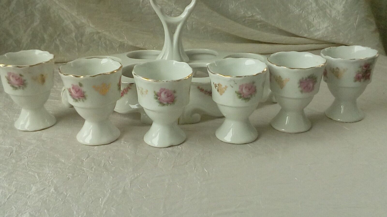 Porcelain shell service decorated garland of flowers