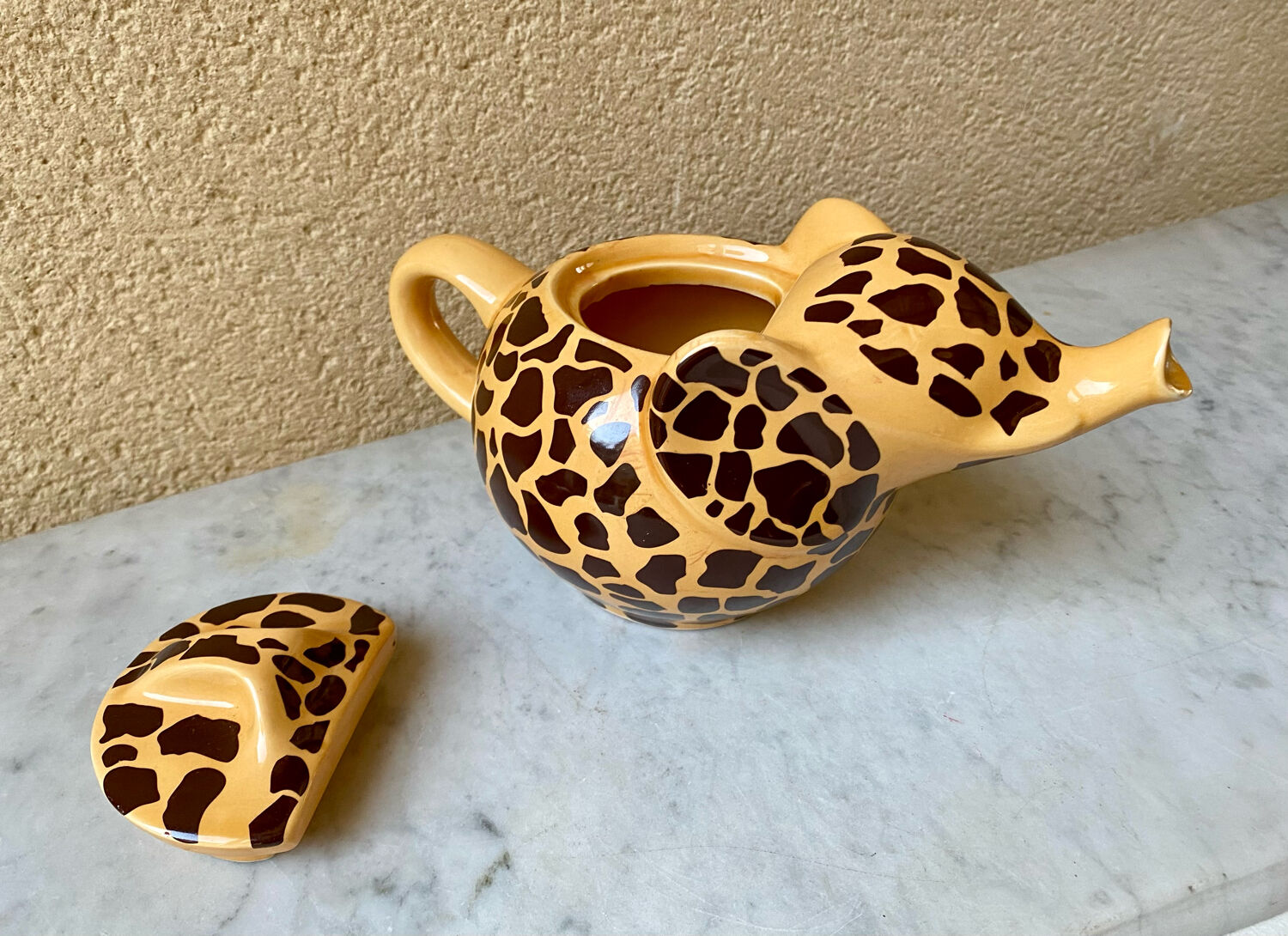 Teapot elephant glazed ceramic collector Giraffe 70s-80s