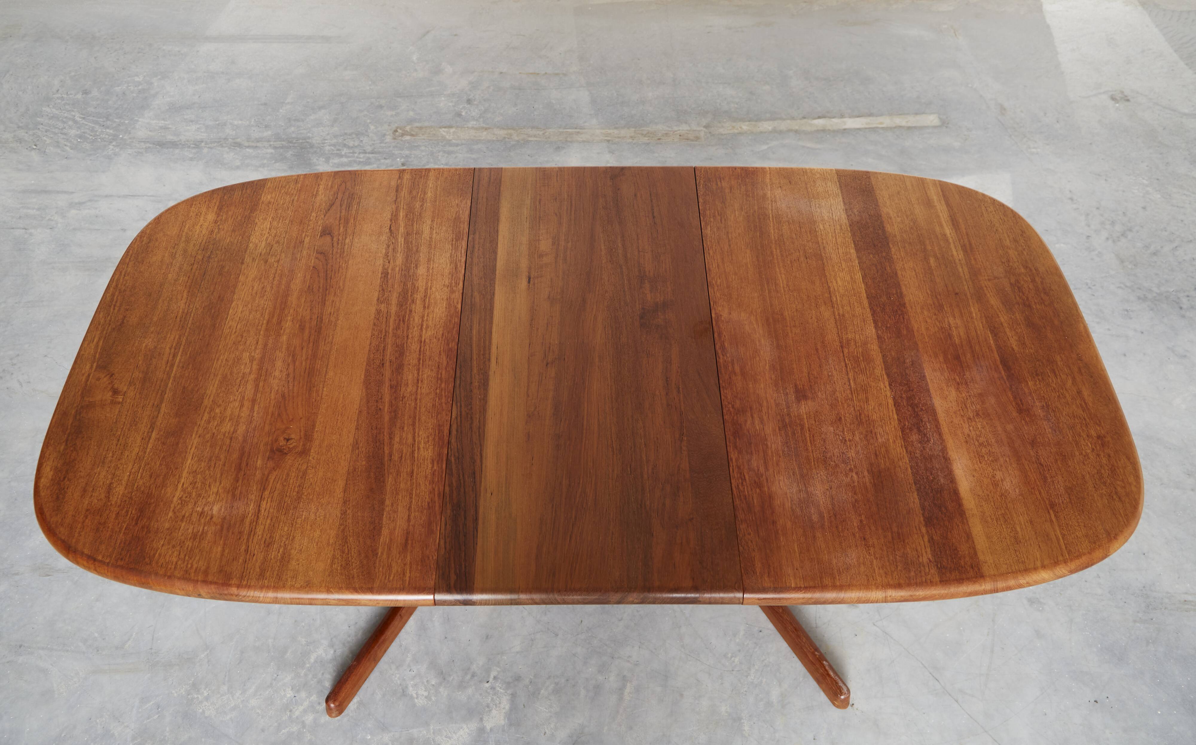 Juul Kristensen superelliptical Mid-Century Dining Table for Glostrup