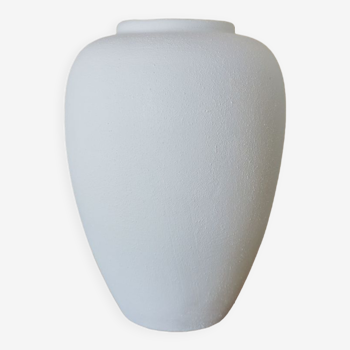 Rounded white vase