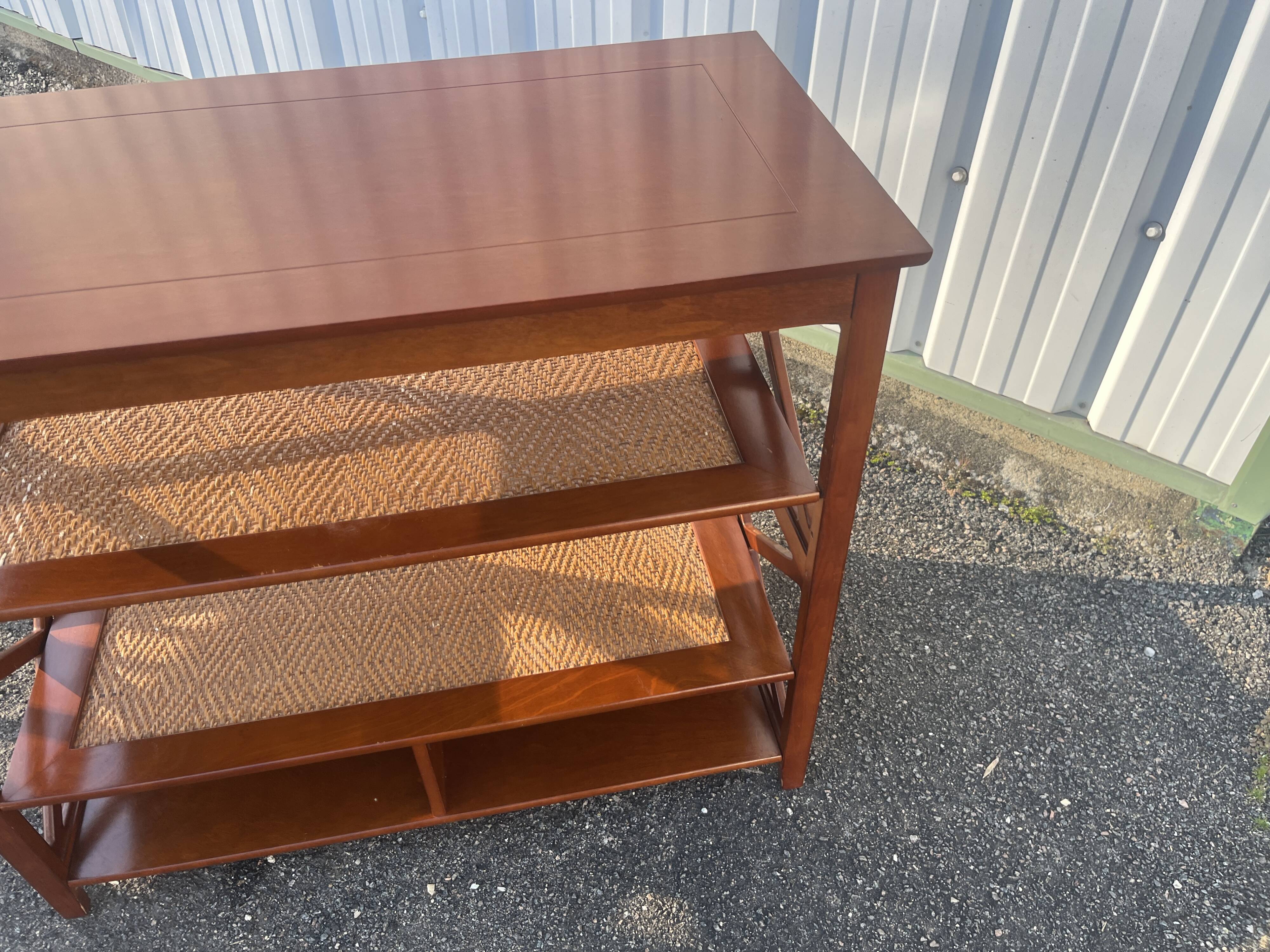 Console shelf in wood and wicker, colonial style.