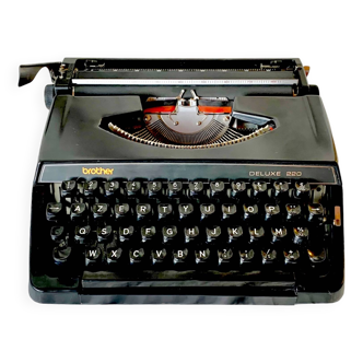Old Brother 220 Deluxe mechanical typewriter - Made in Japan