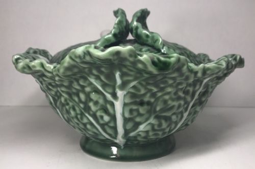 Soup tureen in slip in the shape of cabbage Portugal
