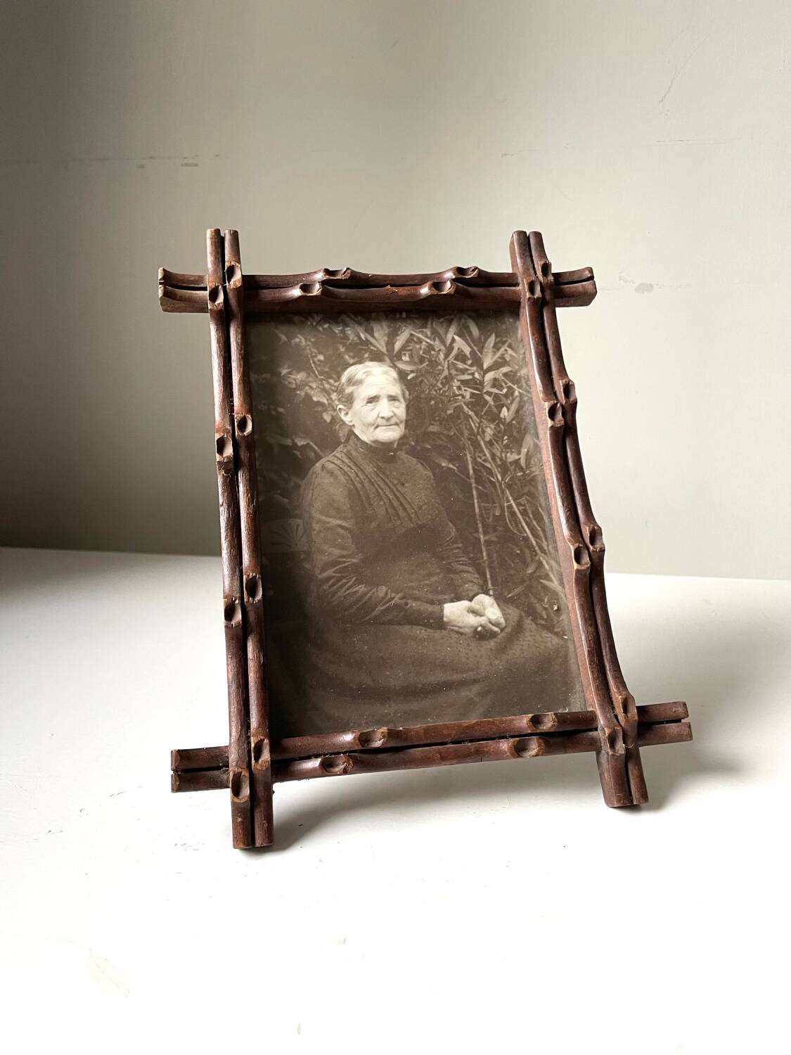 Antique Frame in carved wood  faux bambou style 19.5 cm x 15 cm