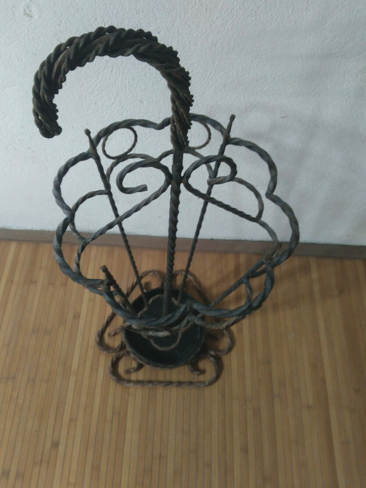 Porte parapluie en fer forgé