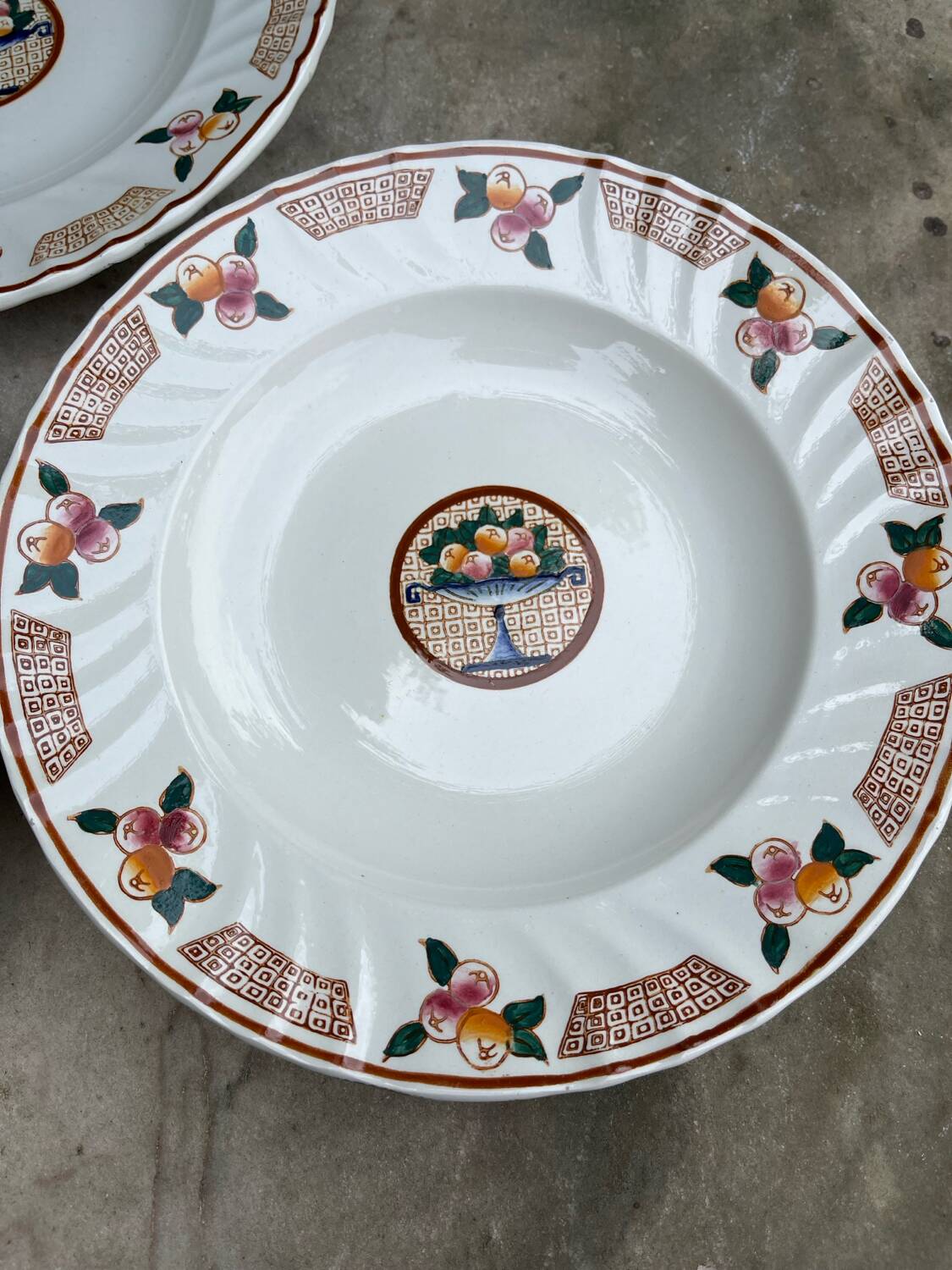 Plat et assiettes art deco, Longwy - décor Maurice