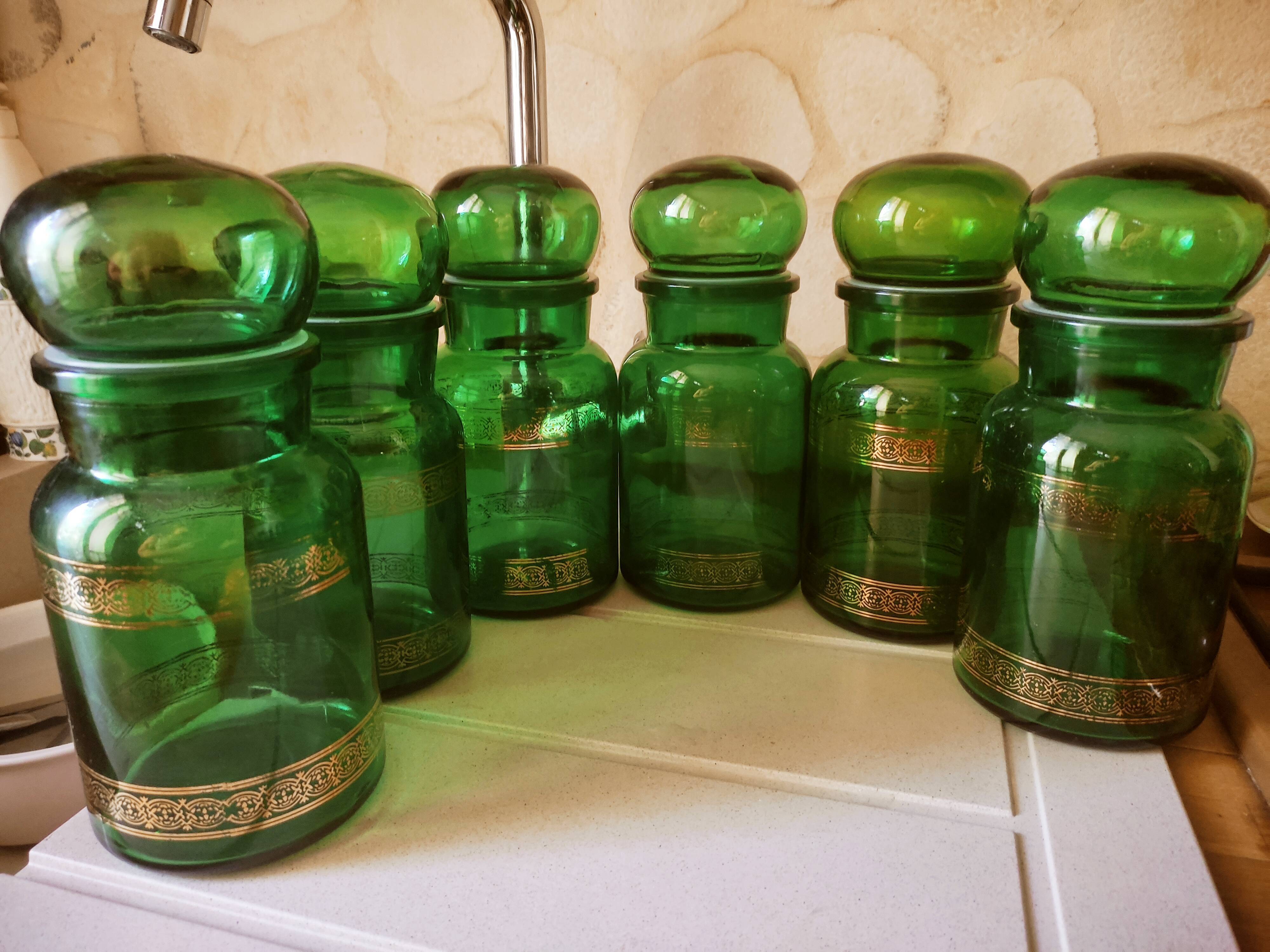 6 vials of apothecary
