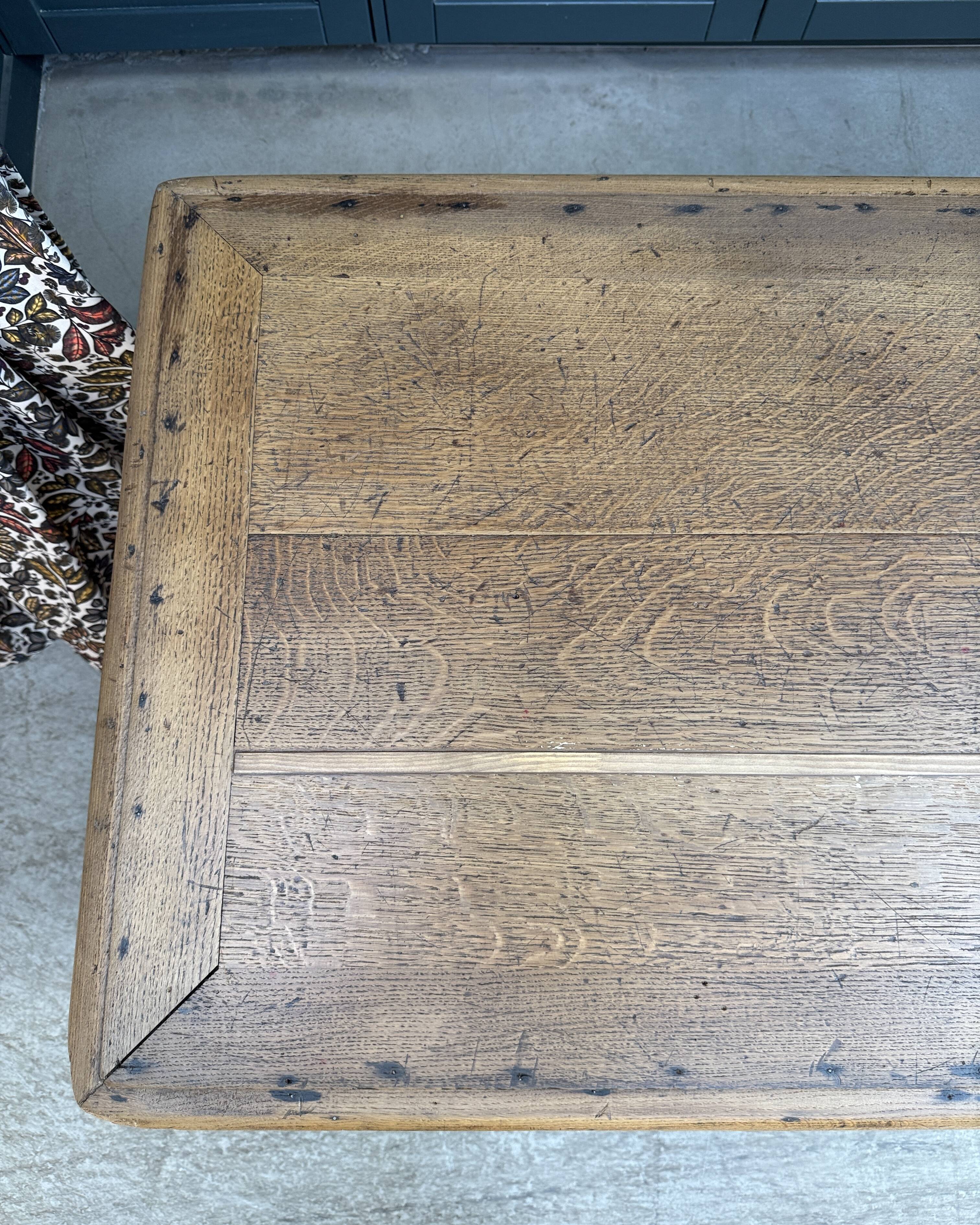 Farm table with turned legs in oak (renovated)