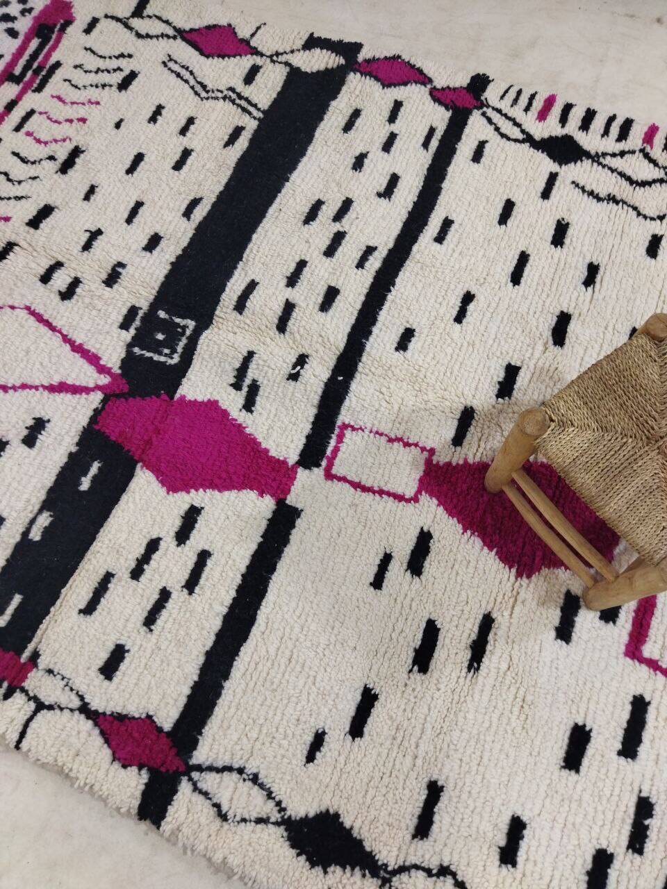 Handmade Moroccan Berber rug 284 x 176 CM