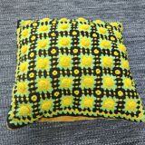Coussin en crochet vintage