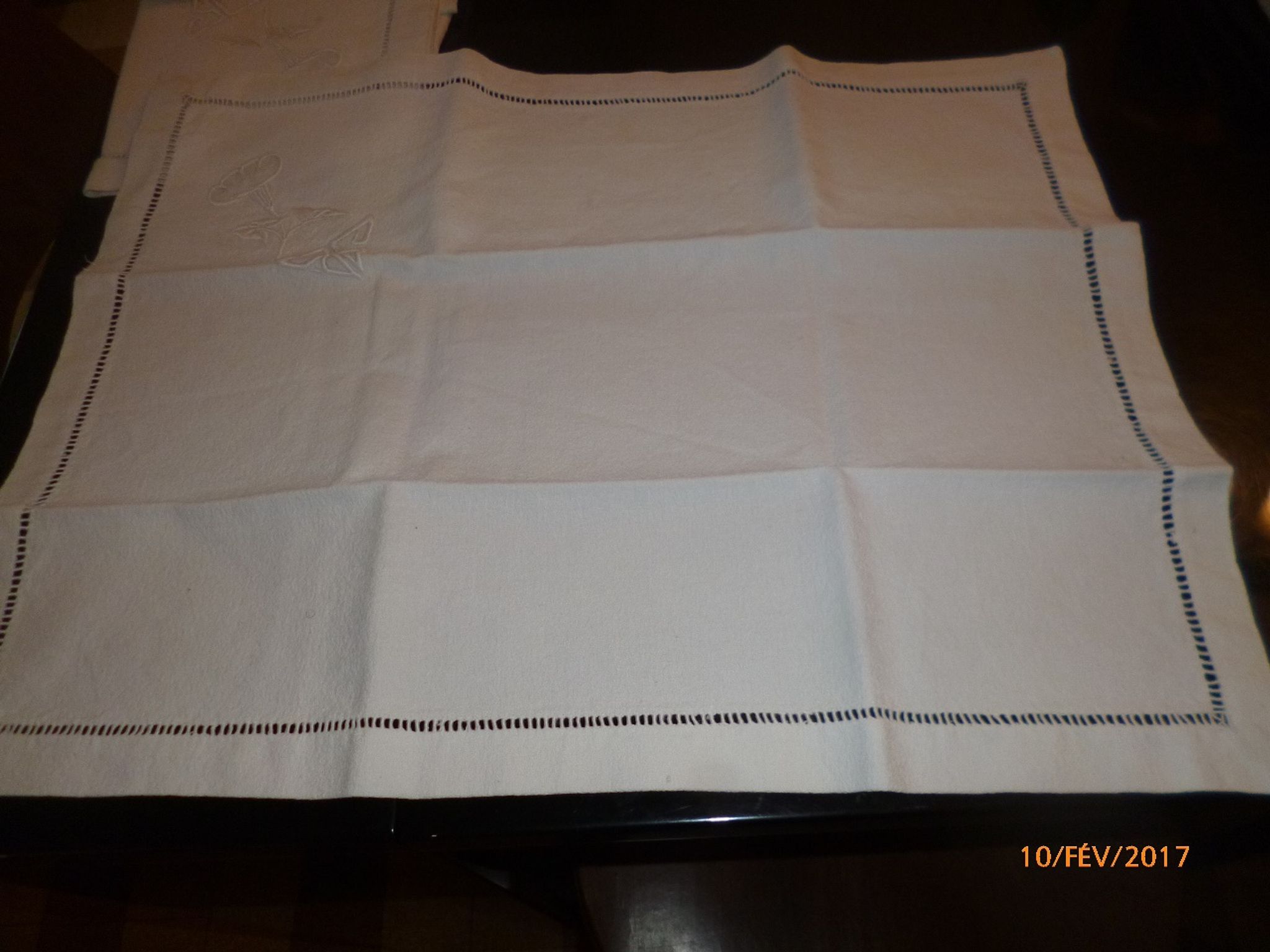 ensemble  nappe lin  et 12 serviettes tables  lin brodees anciennes