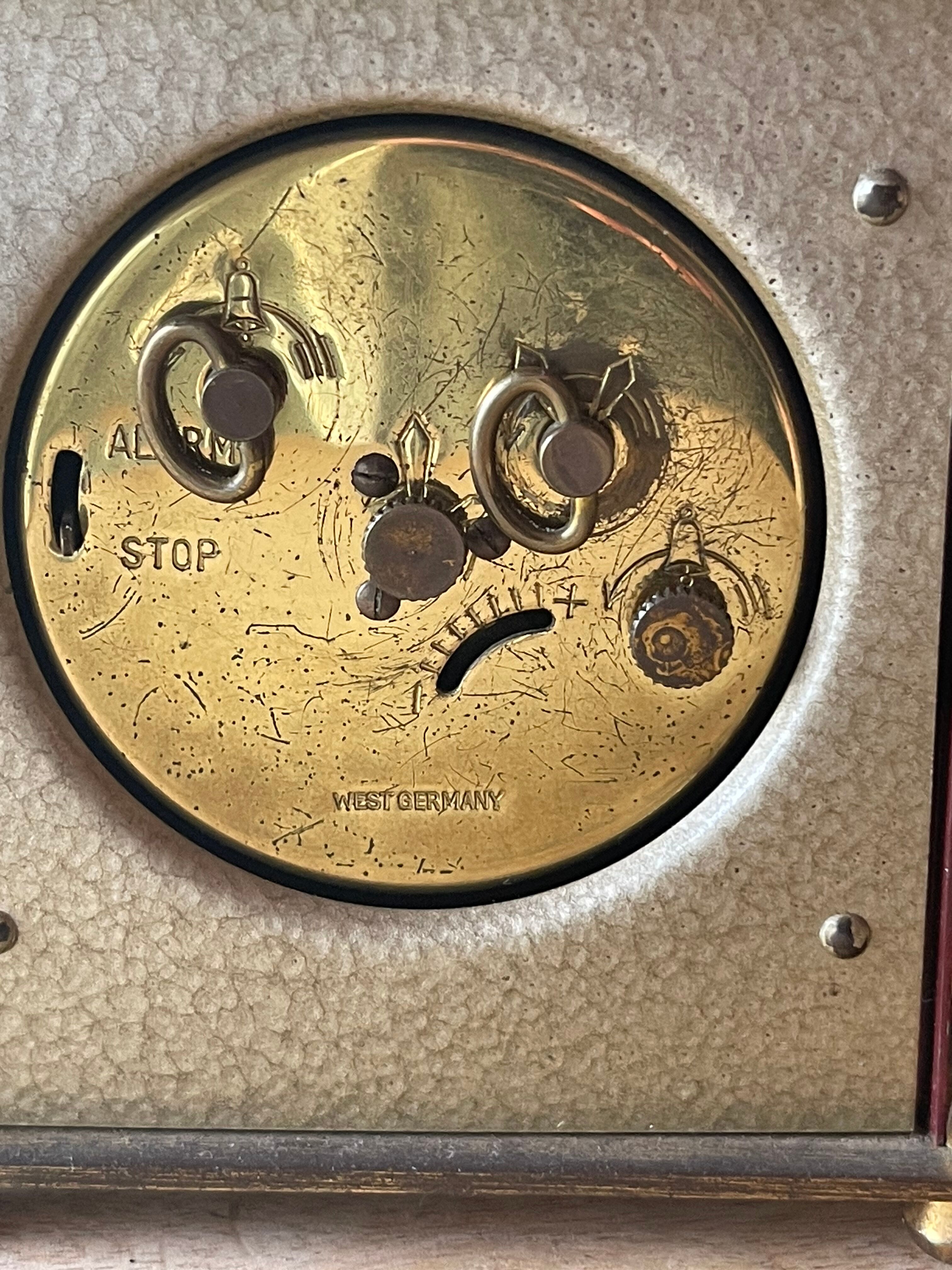Old alarm clock to go back year 60 blessing west Germany in wood and metal