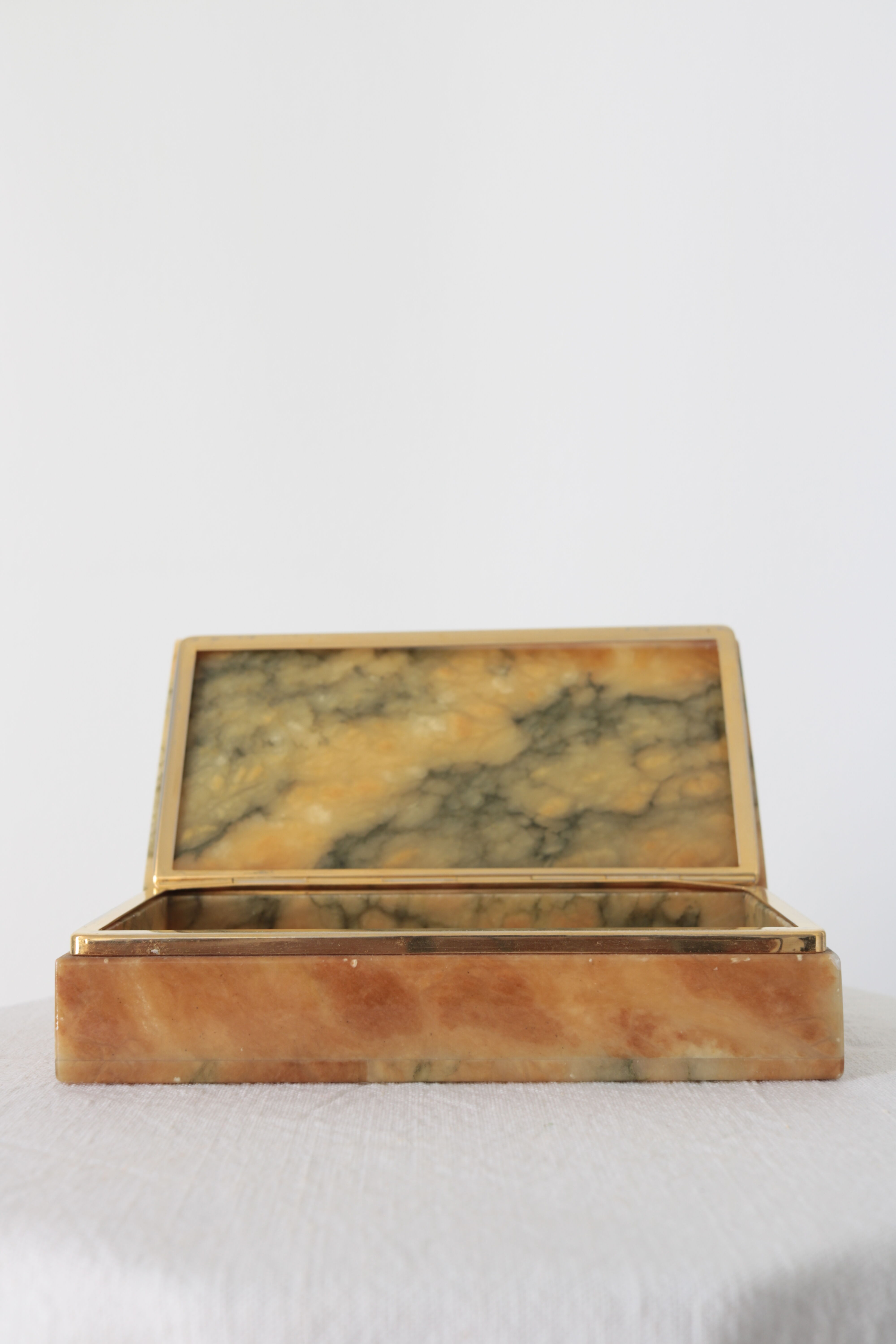 Italian box in albatre