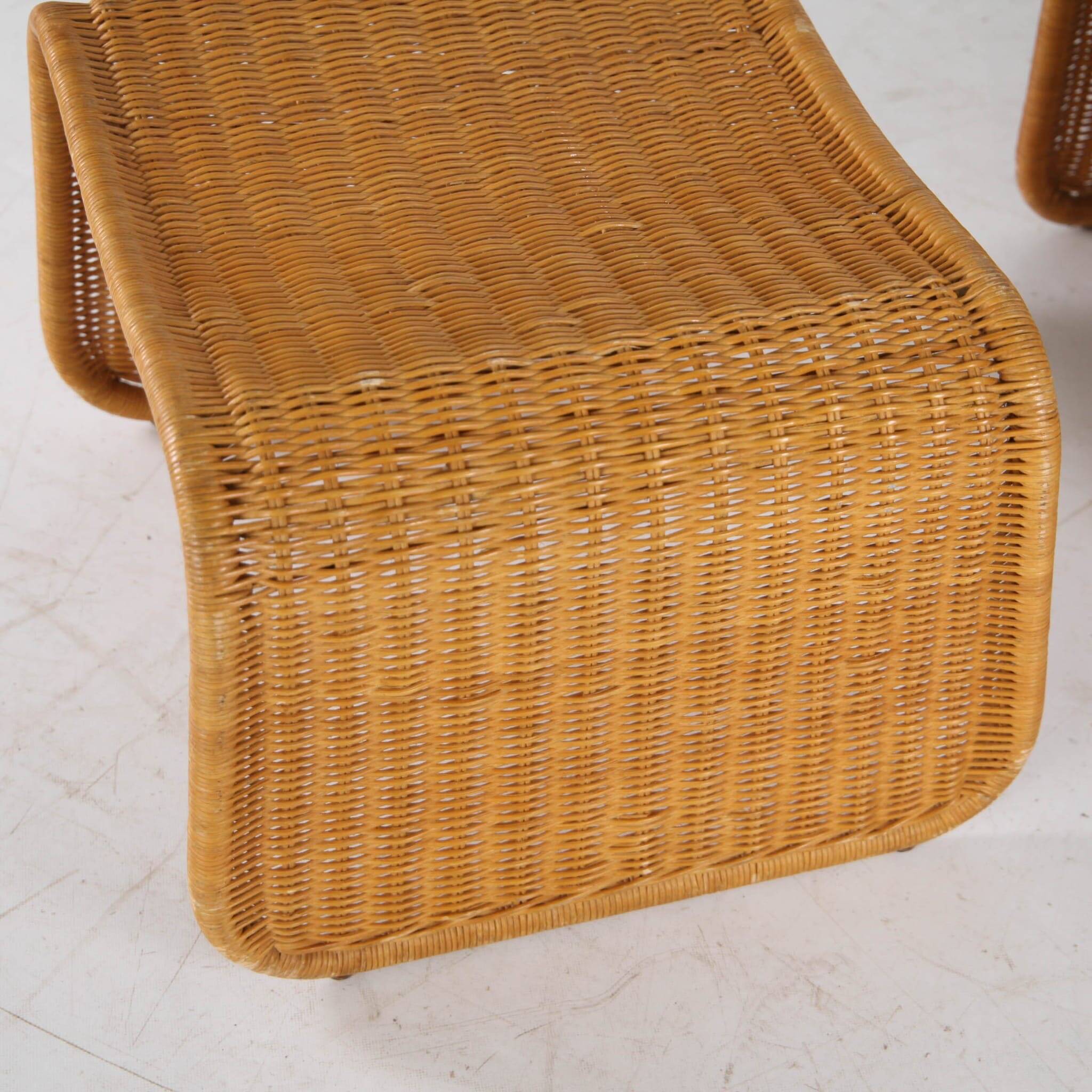 Wicker accent chair and its ottoman